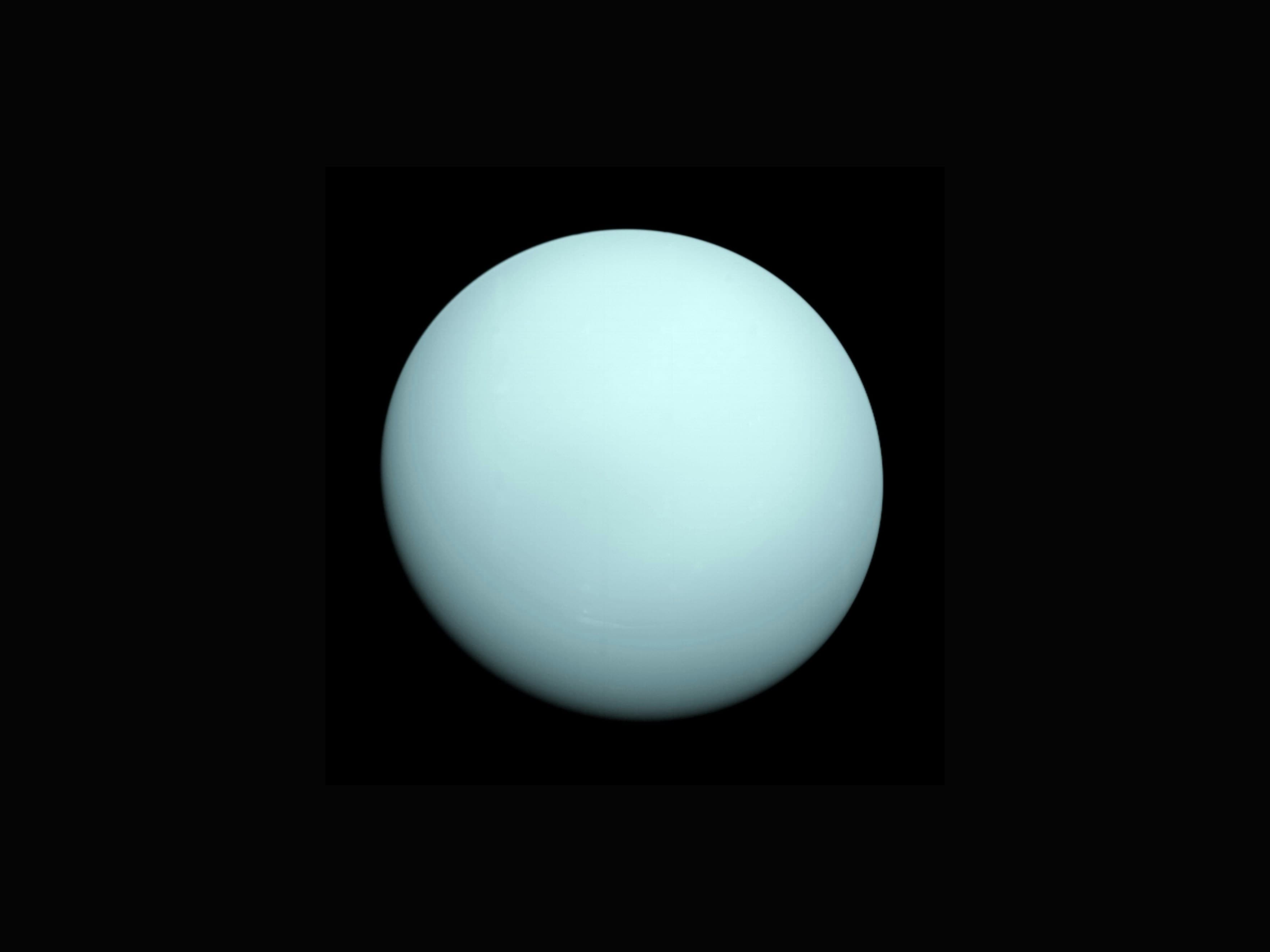 Uranus mit seiner bläulichen Atmosphäre