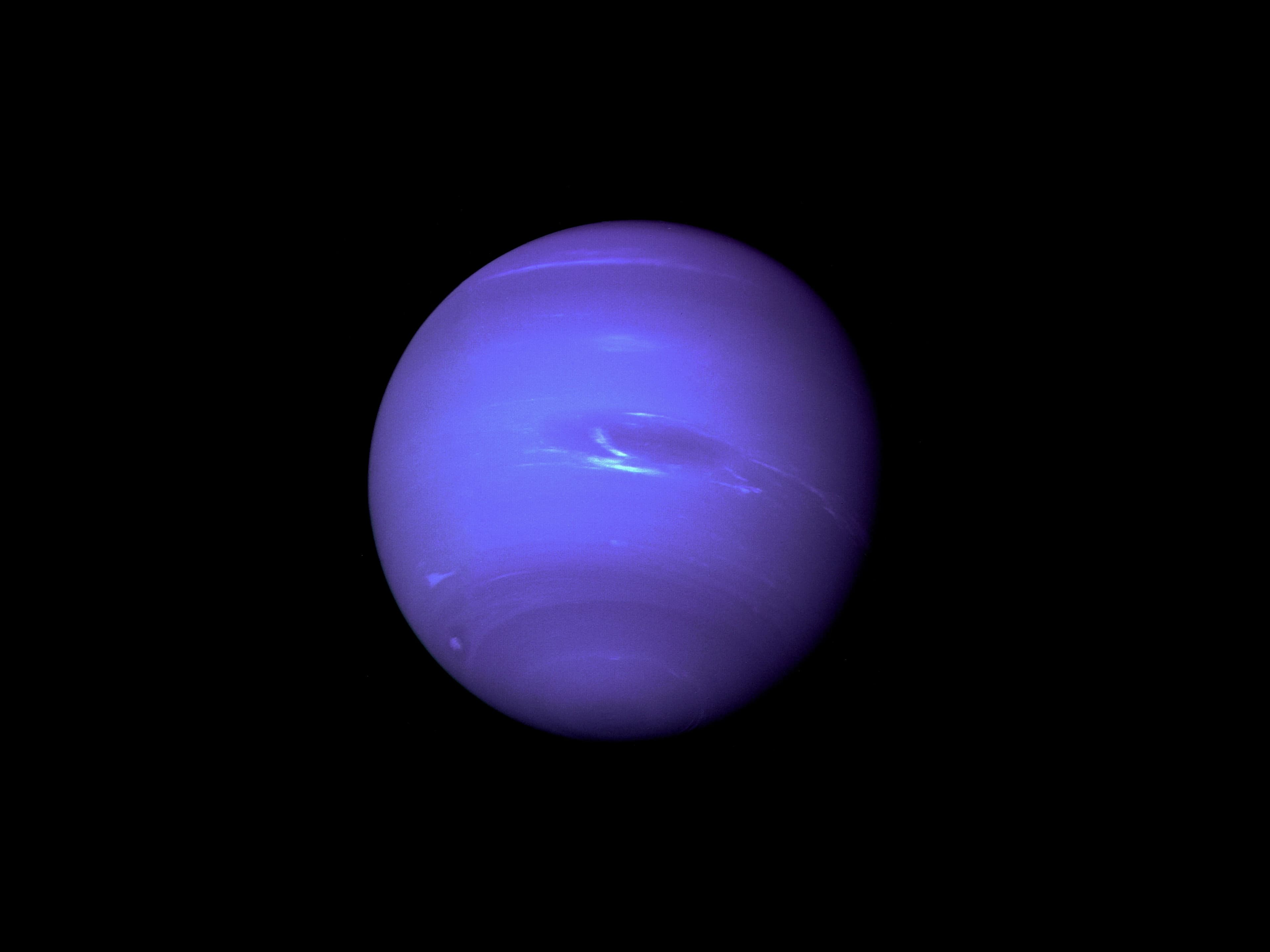 Neptun mit seiner tiefblauen Atmosphäre